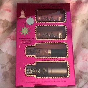 MAKE AN OFFER ♥️ Too Faced Under The Kissletoe Set